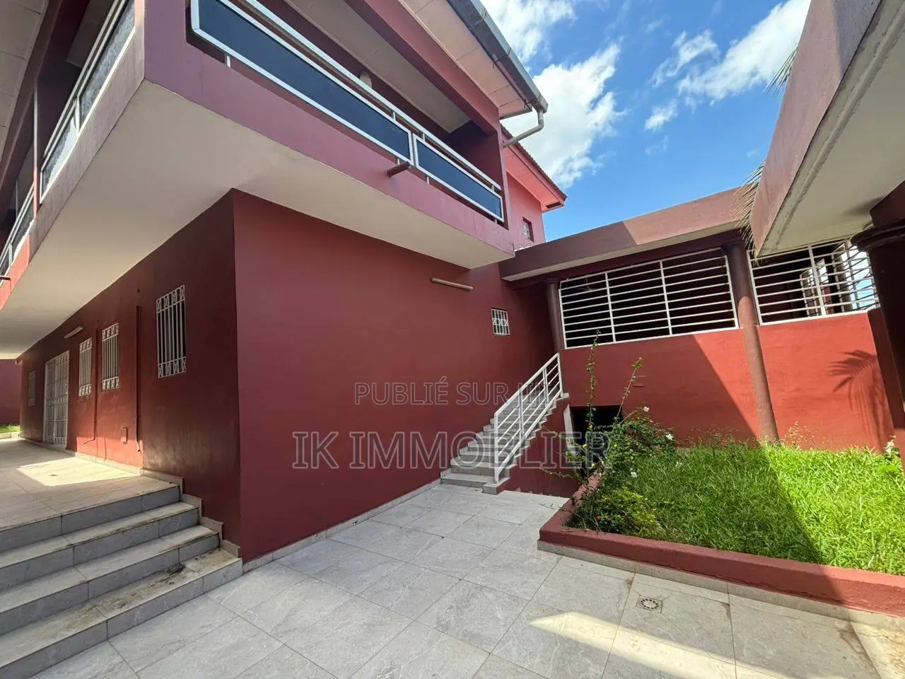 5chbre Villa dans Ik Immobilier, Cocody à Louer