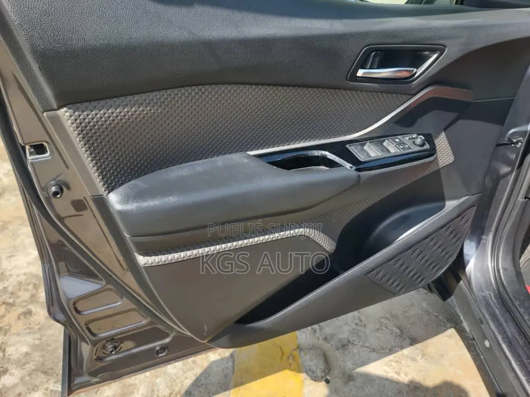 Toyota C-HR Limited 2022 Gris
