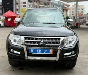 Photo - Mitsubishi Pajero 2022 Noir