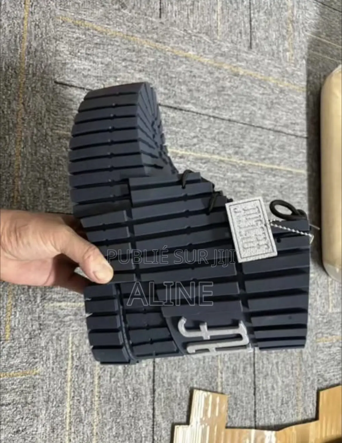 De Belles Paires De Bottes Disponibles