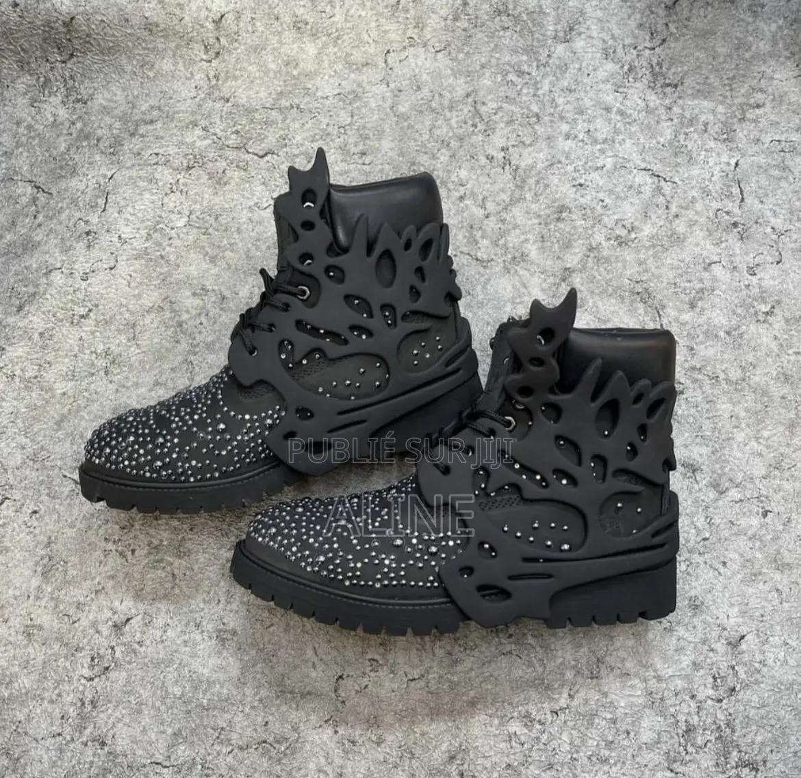 De Belles Paires De Bottes Disponibles