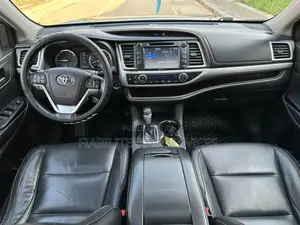 Toyota Highlander XLE 4x4 V6 (3.5L 6cyl 8A) 2018 Noir