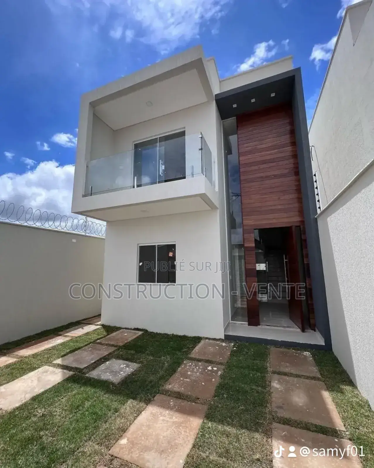 Terrain Y Compris La Construction