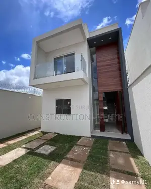 Terrain Y Compris La Construction