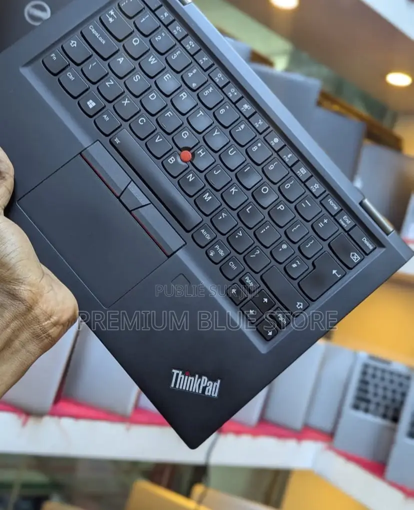 Neuf Lenovo ThinkPad X390 Yoga 8GB Intel Core I5 SSD 256GB