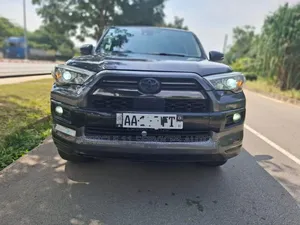 Photo - Toyota 4-Runner SR5 2021 Gris