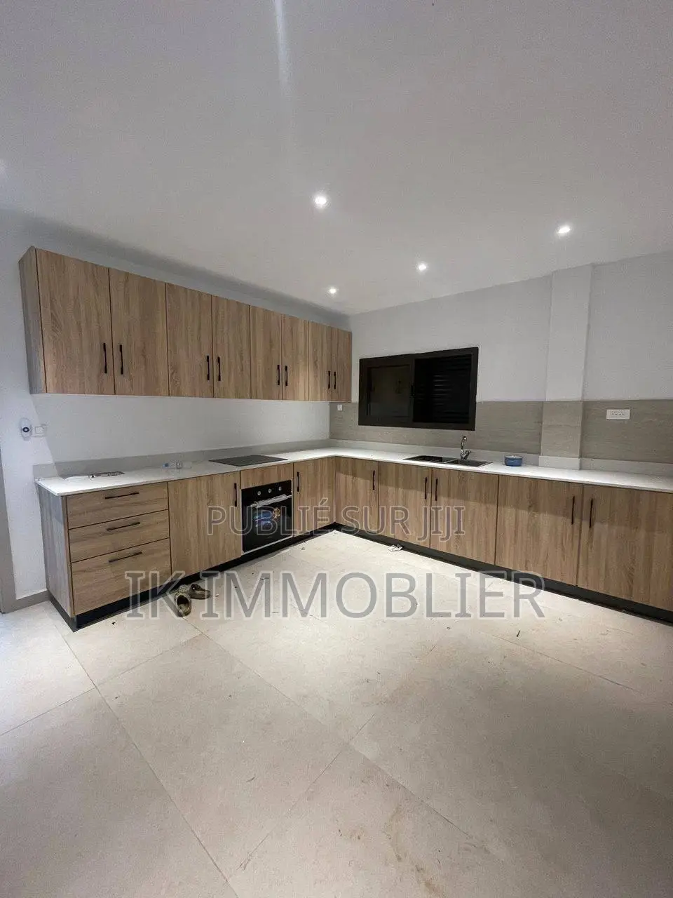 4chbre Villa dans Ik Immobilier, Cocody à Louer