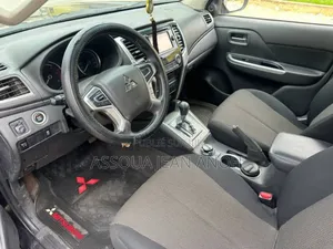 Photo - Mitsubishi L200 2023 Noir