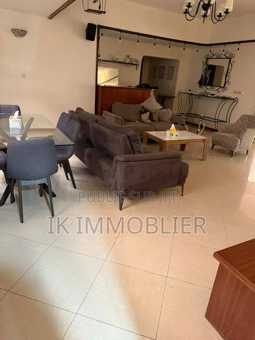 4chbre Villa dans Ik Immobilier, Marcory à Vendre