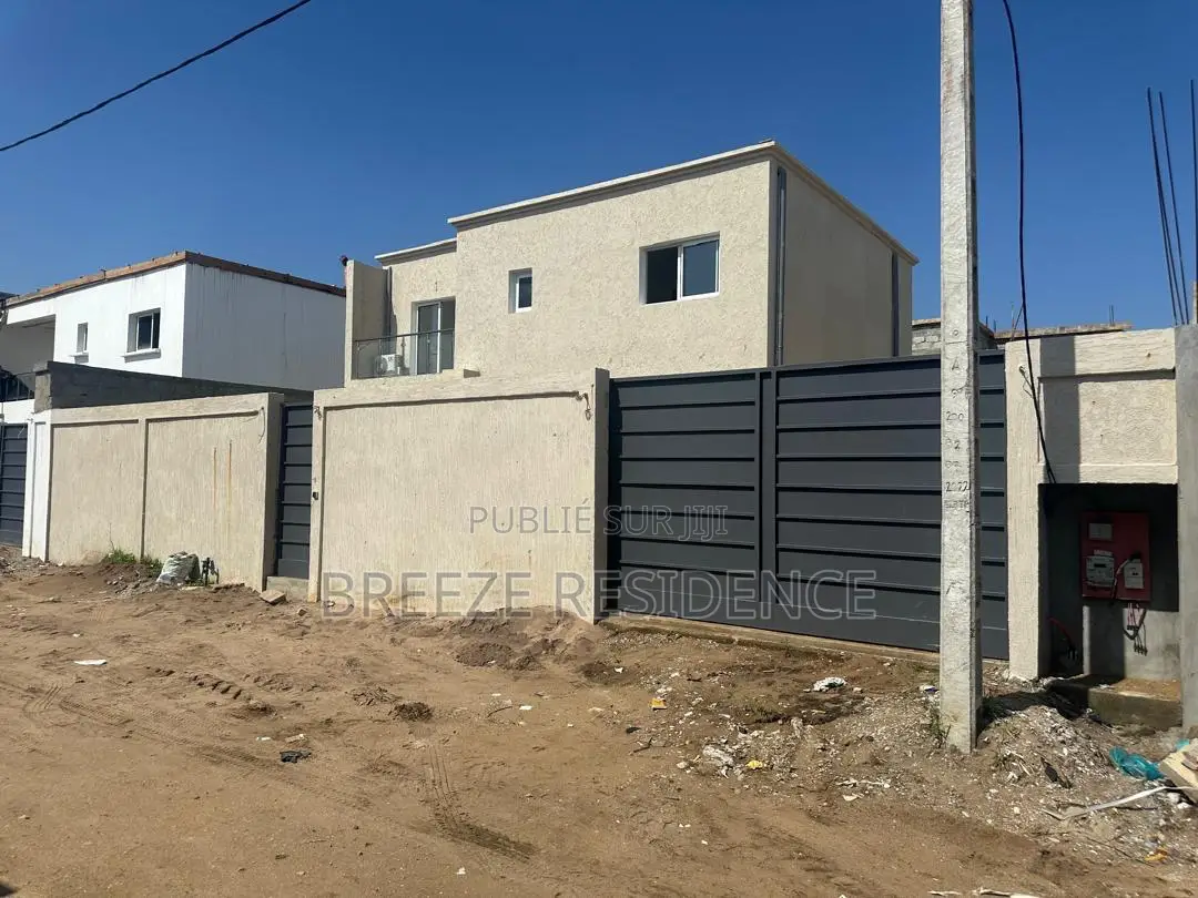 3chbre Duplex dans Grand-Bassam à Louer