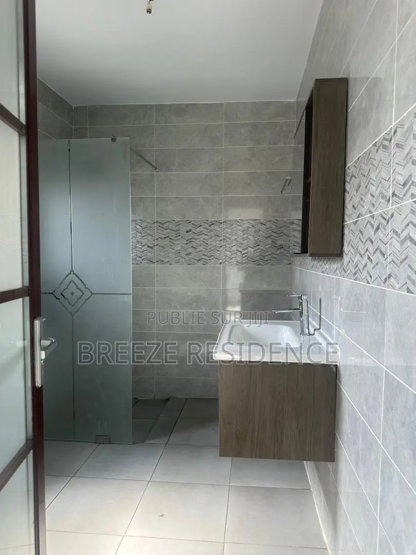 3chbre Duplex dans Grand-Bassam à Louer