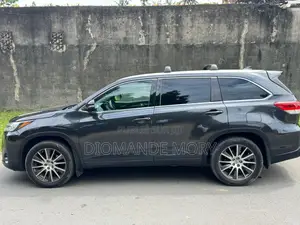 Toyota Highlander XLE V6 4x4 (3.5L 6cyl 6A) 2016 Gris