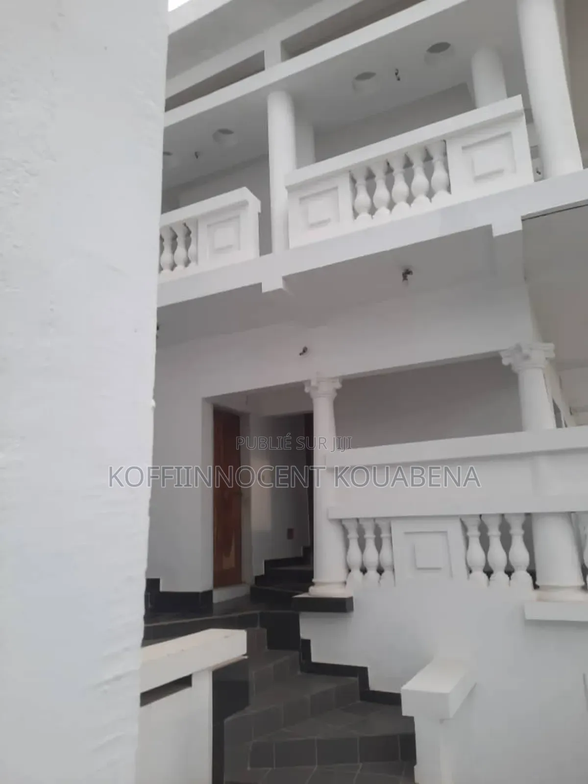 Furnished 20chbre Blocs d'appartements dans 1, Cocody à Vendre