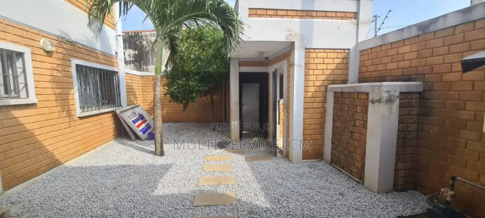 Furnished 7chbre Duplex dans Ismaël Coulibaly, Cocody à Vendre