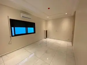 5chbre Duplex dans Building House, Cocody à Louer