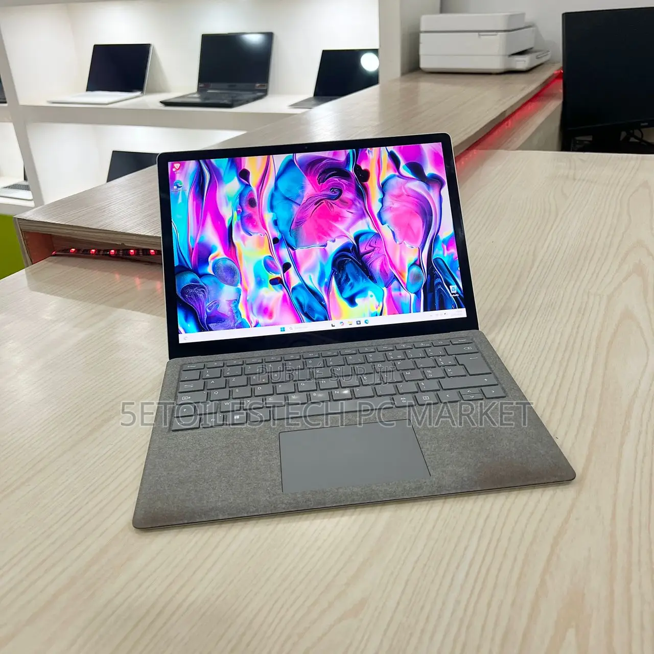 New Microsoft Surface Laptop 8GB Intel Core I5 SSHD (Hybrid) 256GB