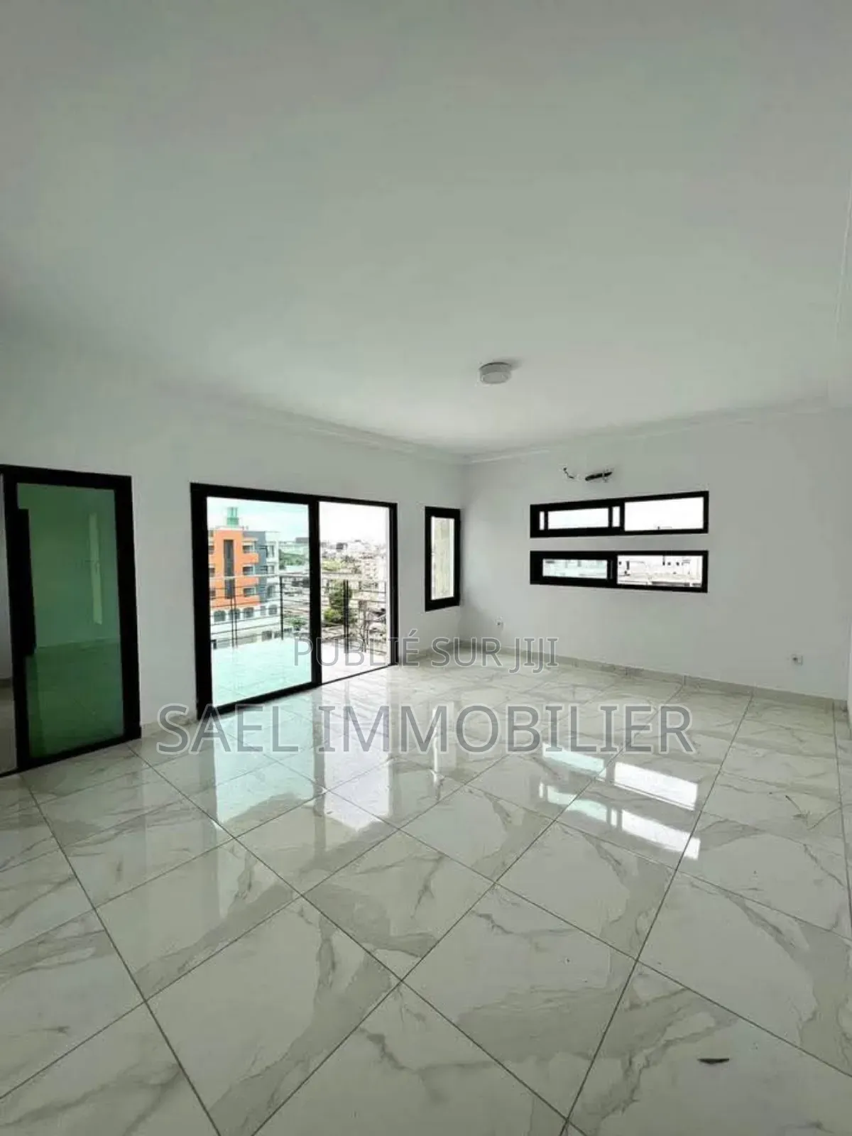 2chbre Appartement dans Sael, Cocody à Louer