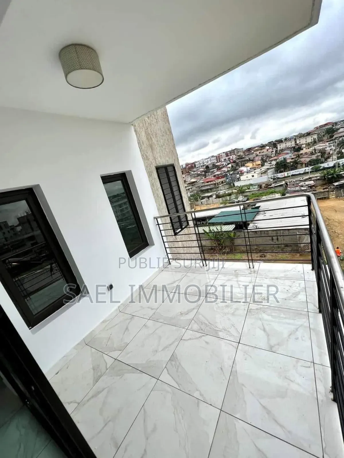 2chbre Appartement dans Sael, Cocody à Louer