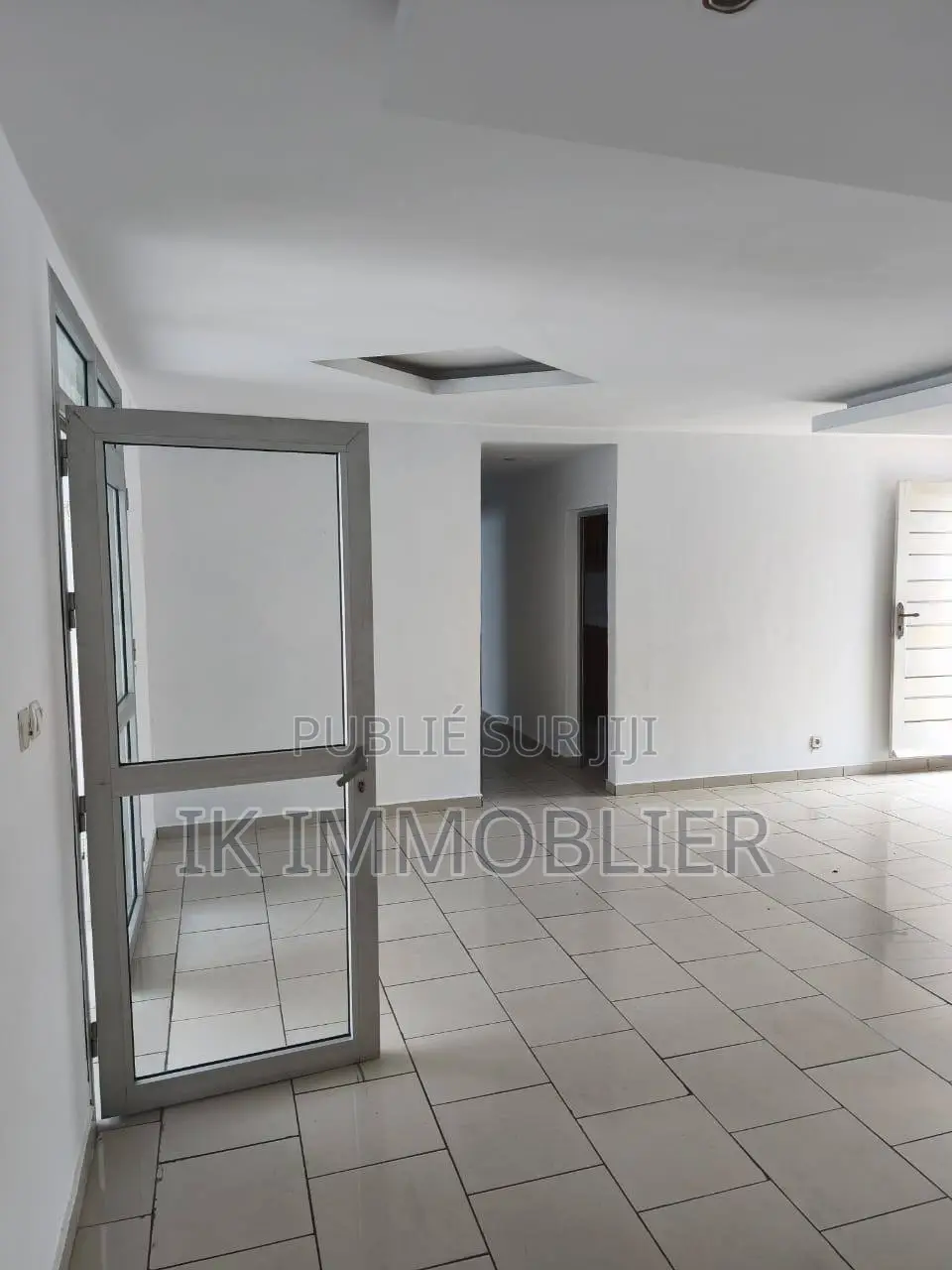 3chbre Villa dans Ik Immobilier, Cocody à Vendre