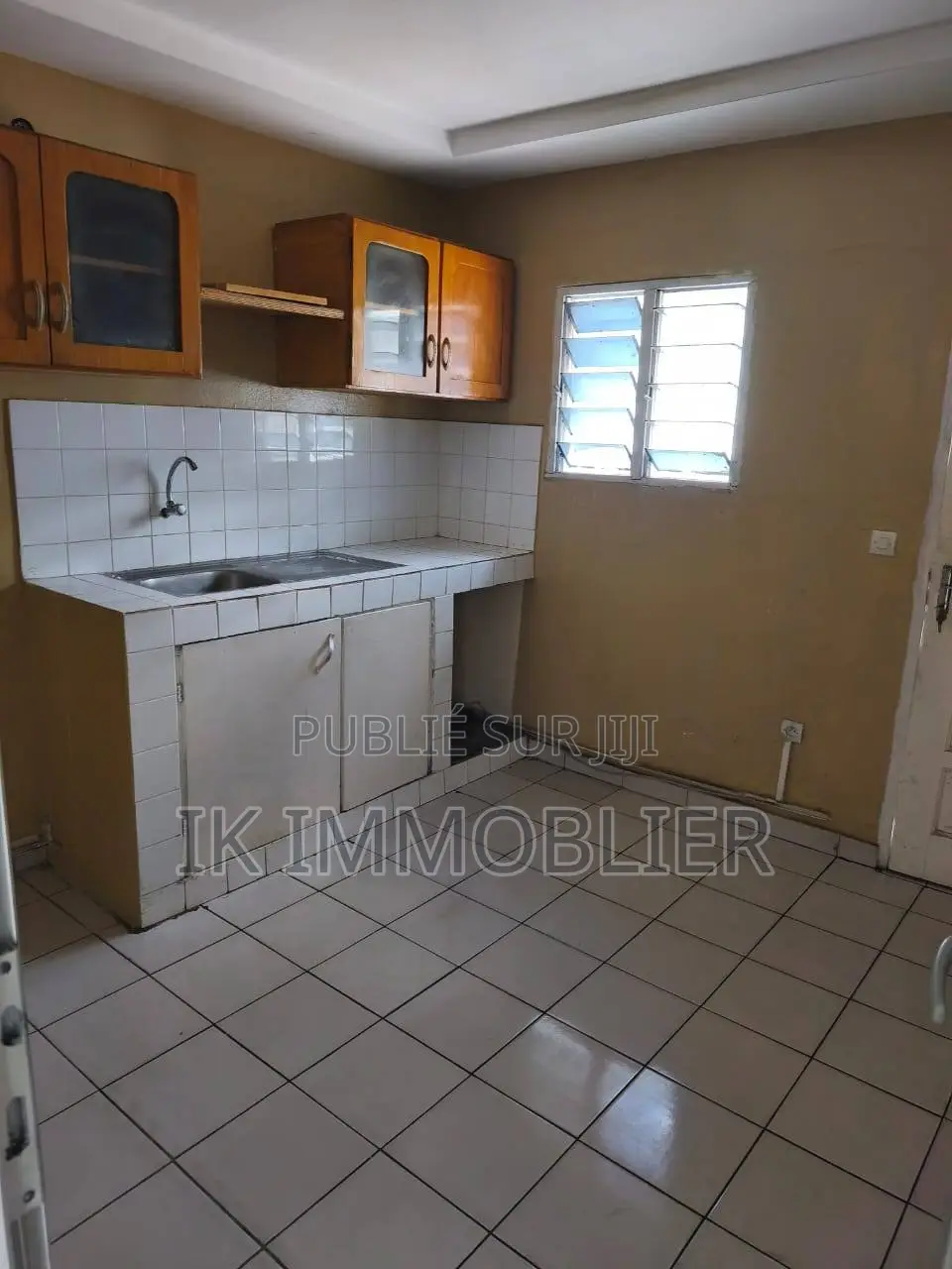 3chbre Villa dans Ik Immobilier, Cocody à Vendre