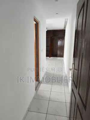 3chbre Villa dans Ik Immobilier, Cocody à Vendre