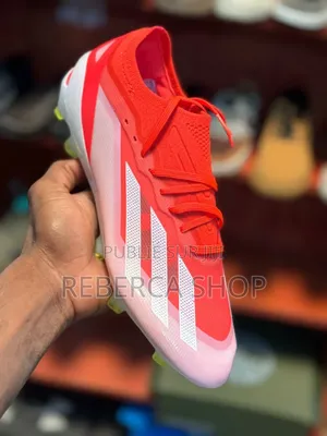 Photo - Paires De Crampons Adidas