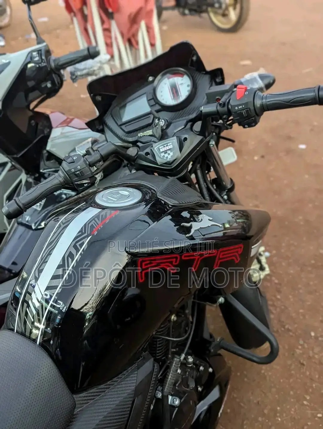 Neuf TVS Apache 180 RTR 2023 Noir