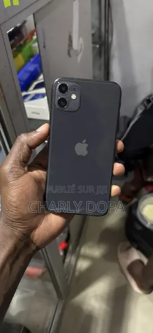 Photo - Apple iPhone 11 128 GB Noir