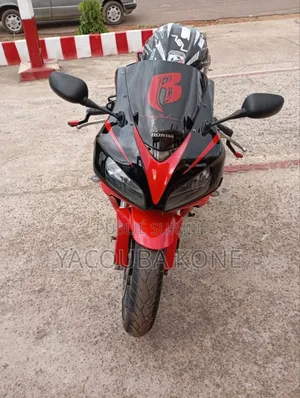 Honda CBR 2022 Rouge
