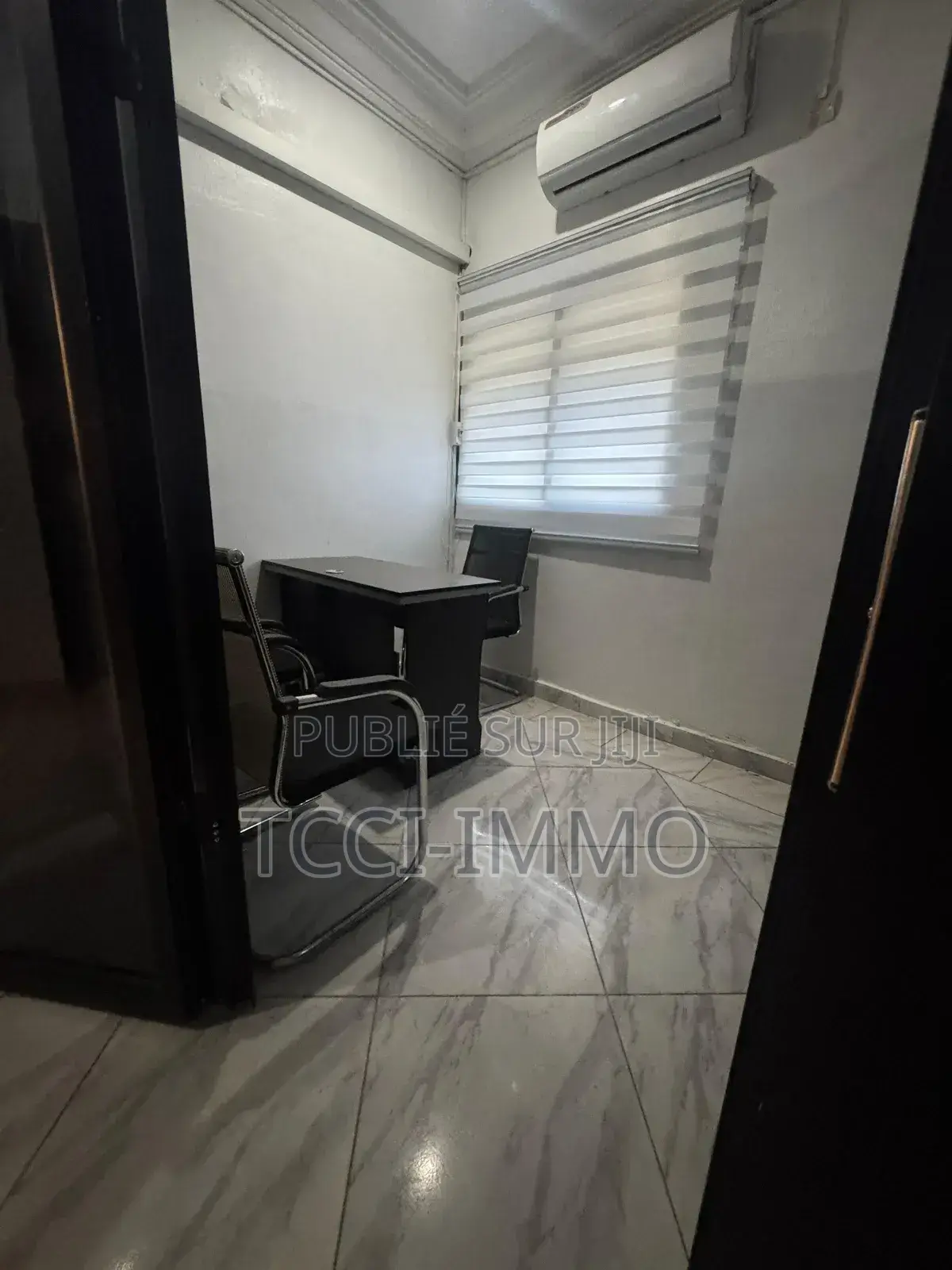 Bureau Meublé À Louer Abatta