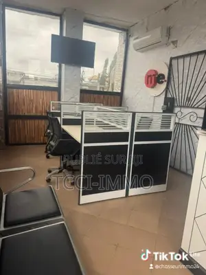 Bureau Meublé À Louer Abatta