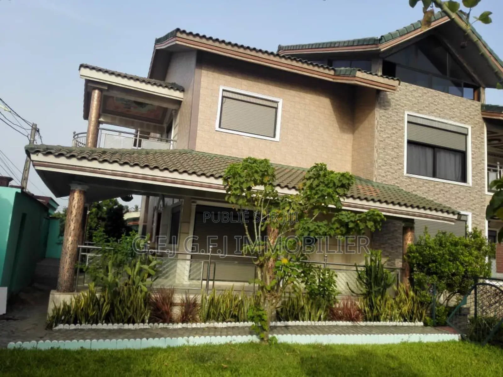 18chbre Duplex dans G.F.J Immobilier, Cocody à Vendre