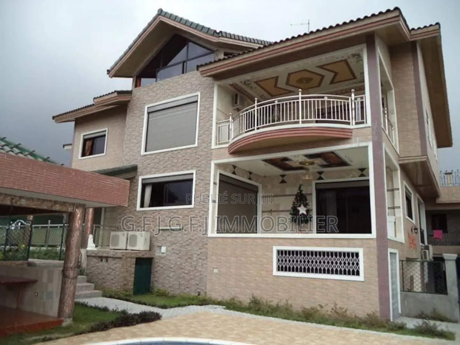 18chbre Duplex dans G.F.J Immobilier, Cocody à Vendre