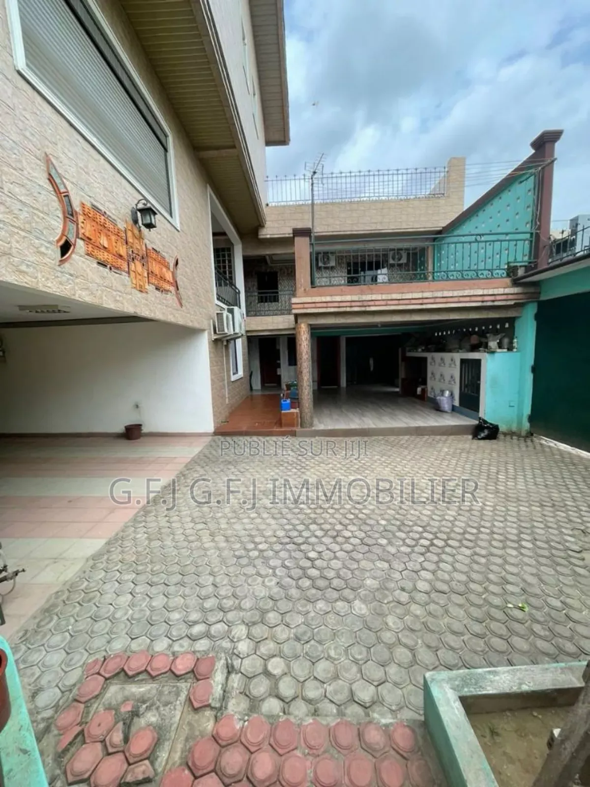 18chbre Duplex dans G.F.J Immobilier, Cocody à Vendre