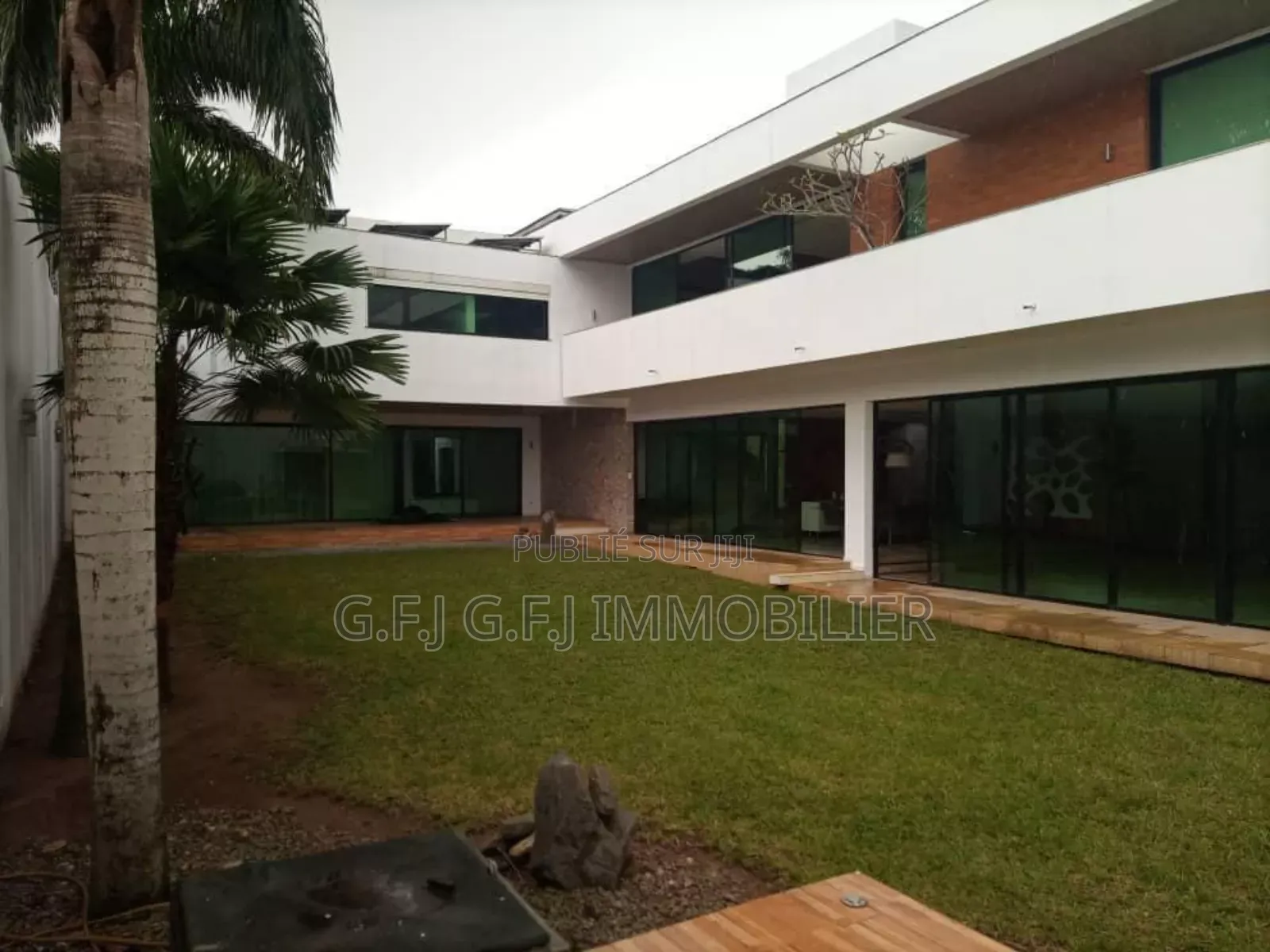 13chbre Duplex dans G.F.J Immobilier, Cocody à Vendre