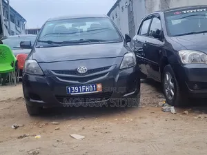 Toyota Yaris 2013 Gris