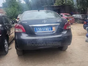 Toyota Yaris 2013 Gris