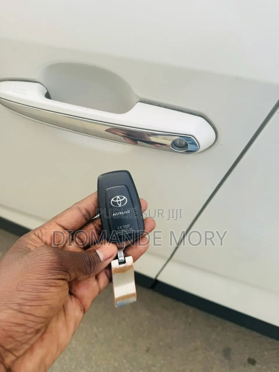 Toyota RAV4 XLE 2021 Blanc