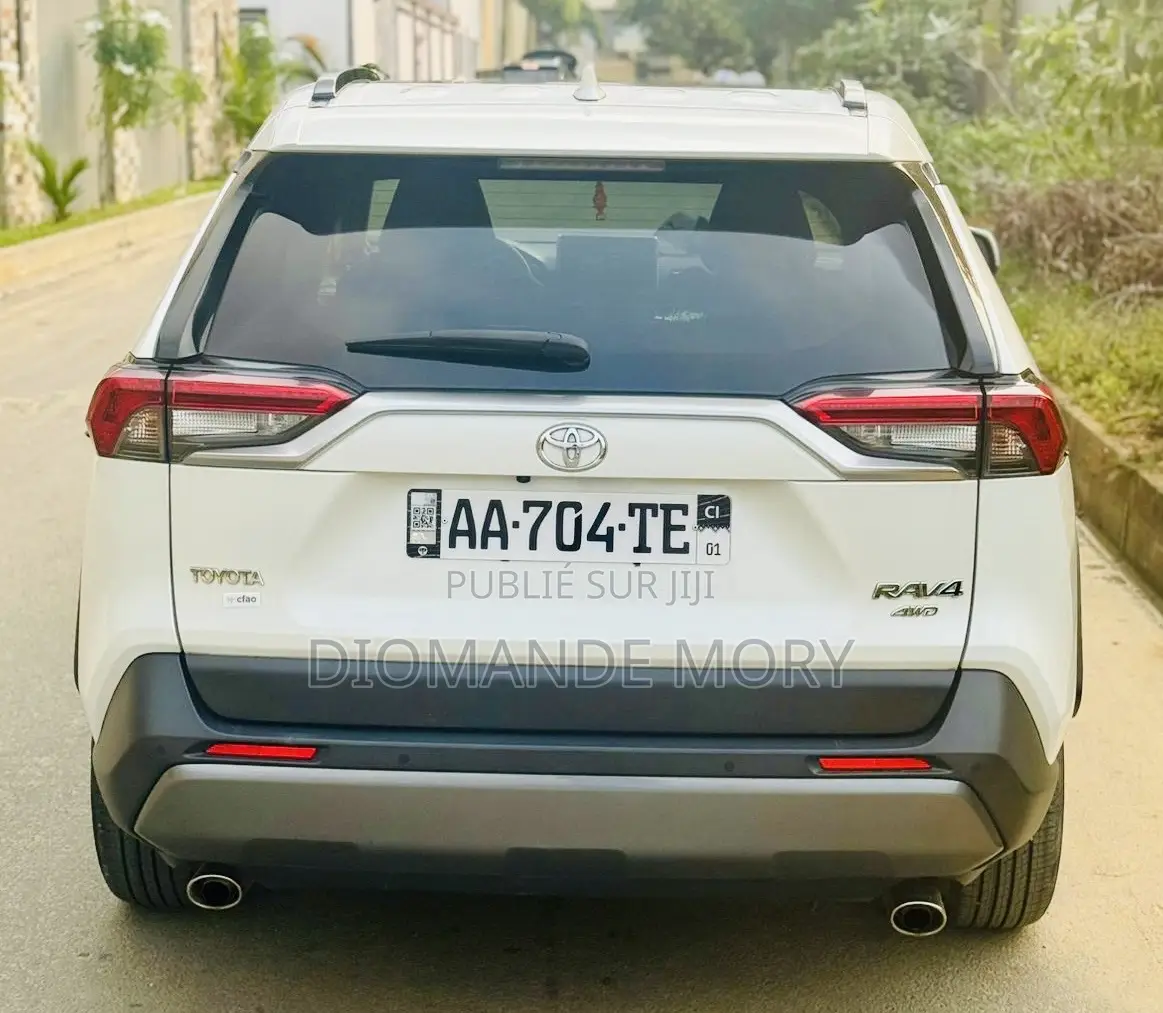 Toyota RAV4 XLE 2021 Blanc