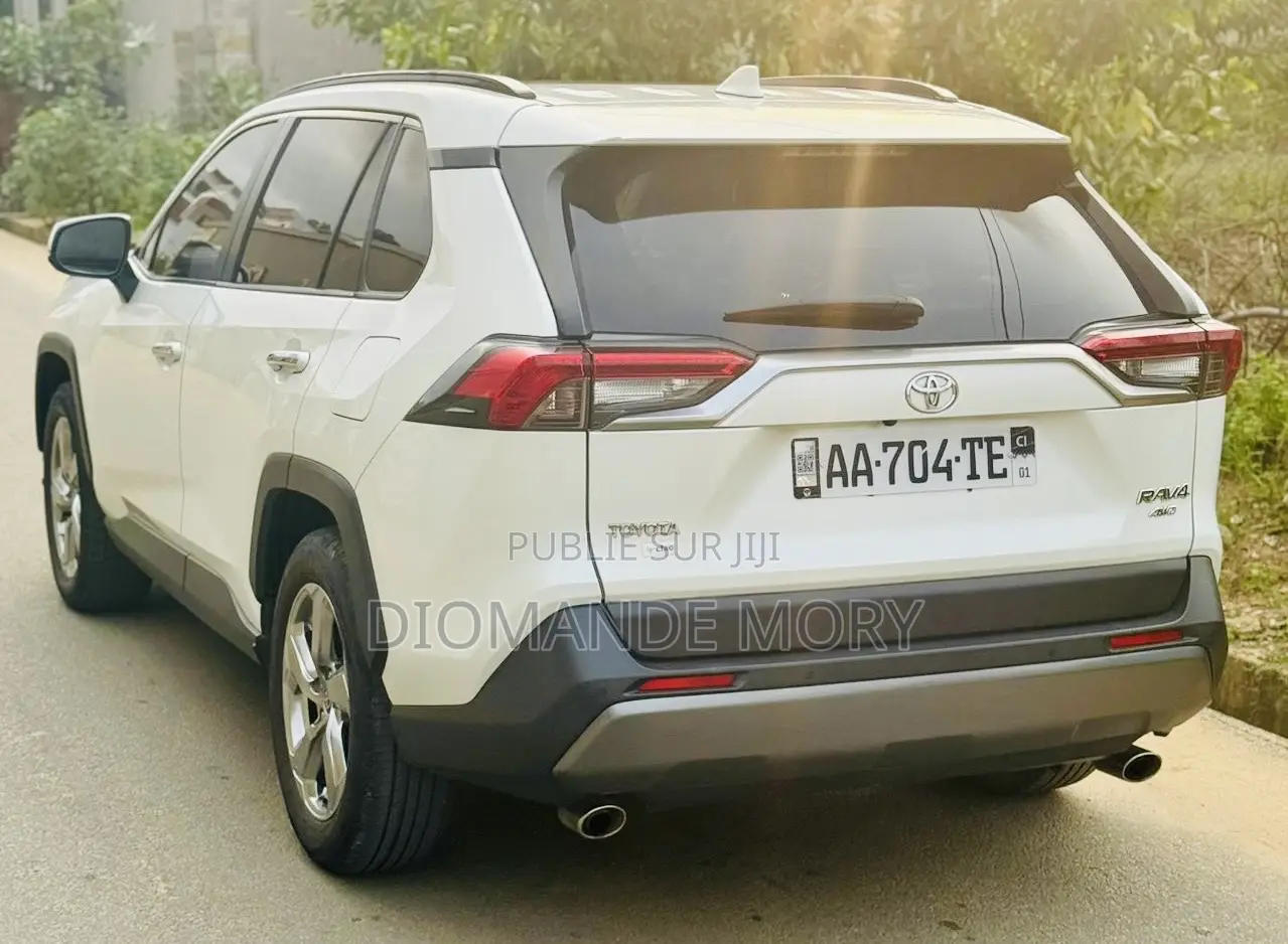 Toyota RAV4 XLE 2021 Blanc
