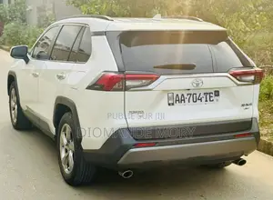 Toyota RAV4 XLE 2021 Blanc