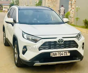Toyota RAV4 XLE 2021 Blanc