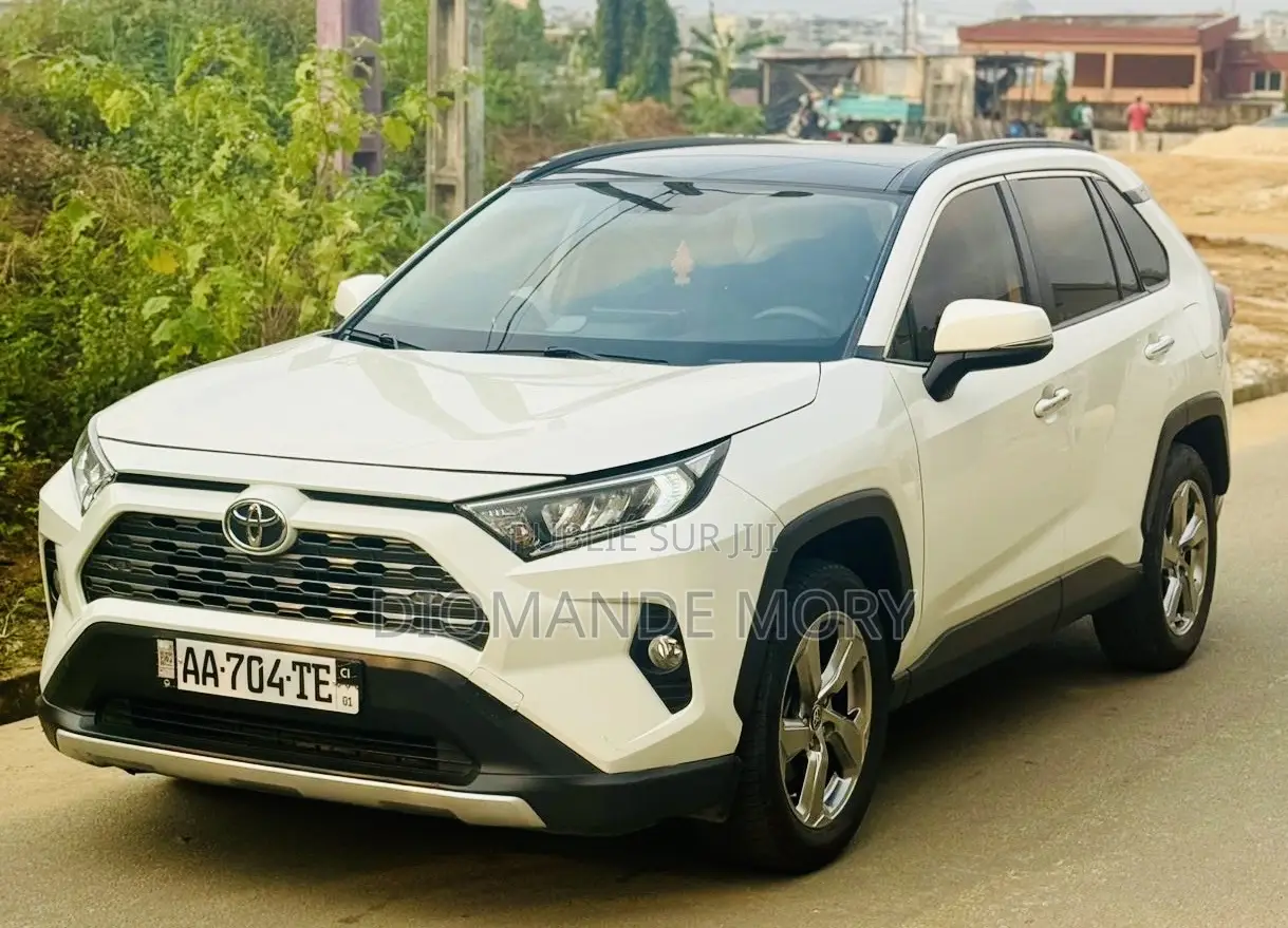 Toyota RAV4 XLE 2021 Blanc