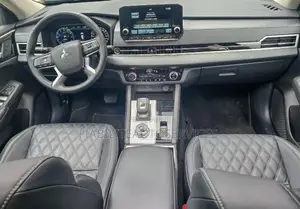 Mitsubishi Outlander 2025 Noir