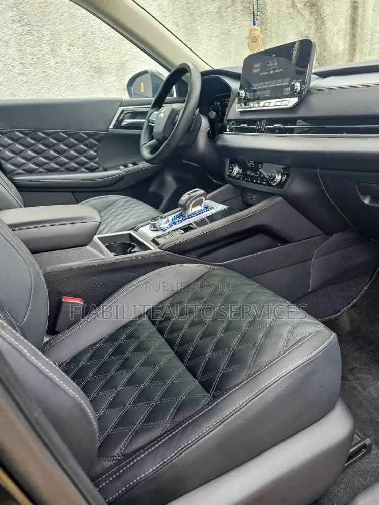 Mitsubishi Outlander 2025 Noir