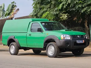 Photo - Nissan Hardbody 2017 Vert