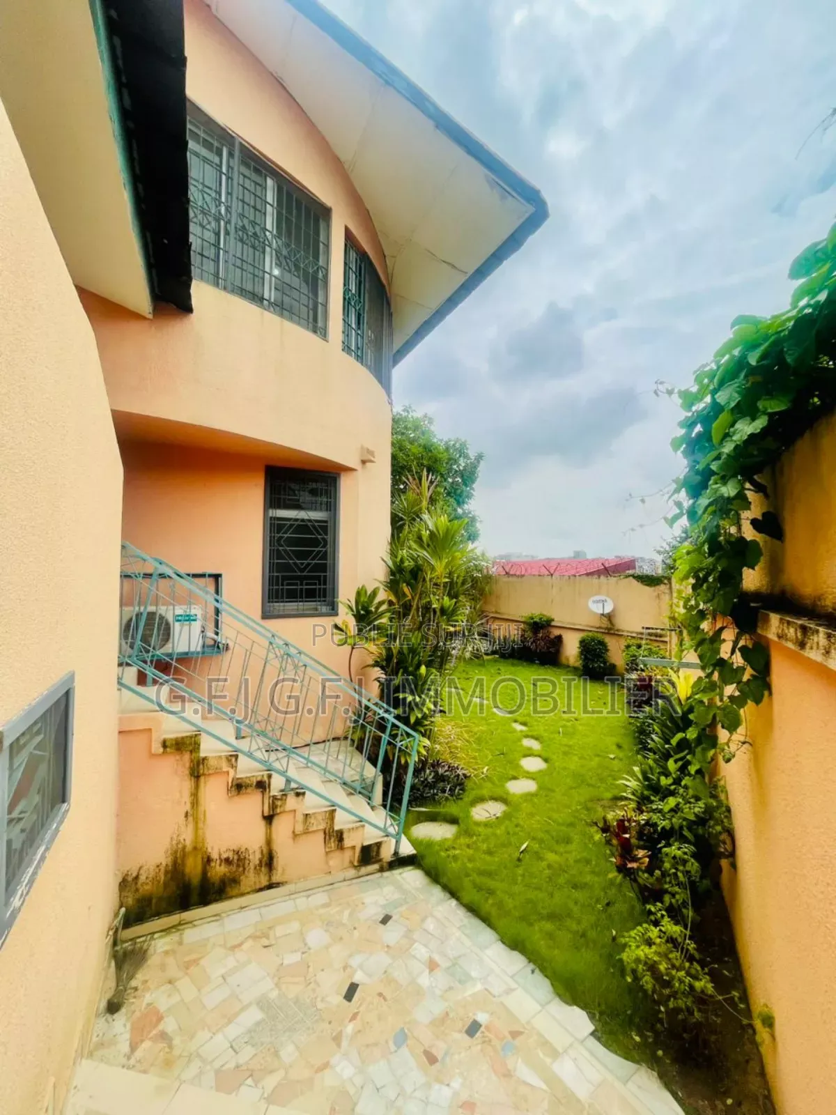 5chbre Duplex dans G.F.J Immobilier, Cocody à Vendre