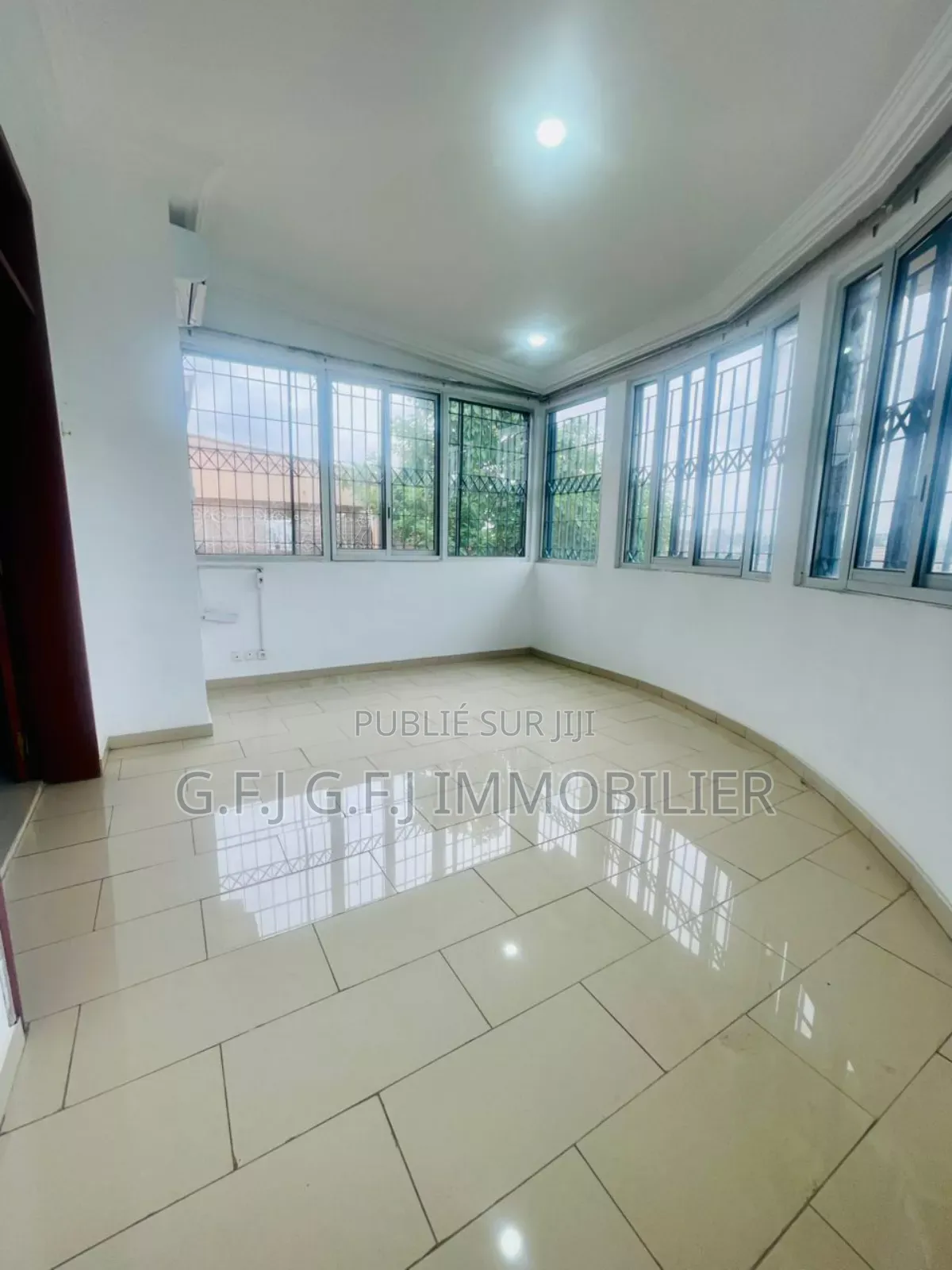 5chbre Duplex dans G.F.J Immobilier, Cocody à Vendre