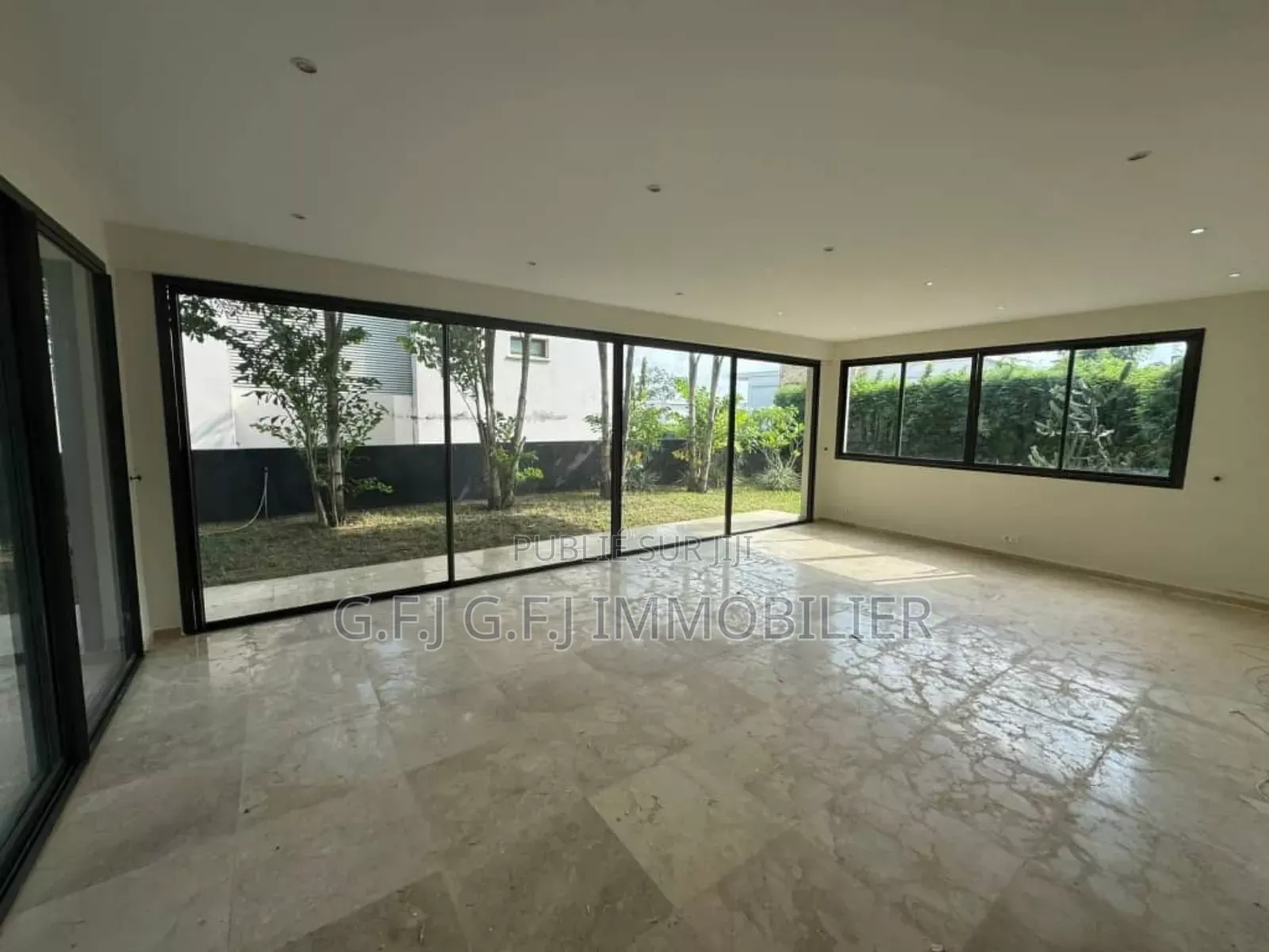 5chbre Duplex dans G.F.J Immobilier, Cocody à Vendre