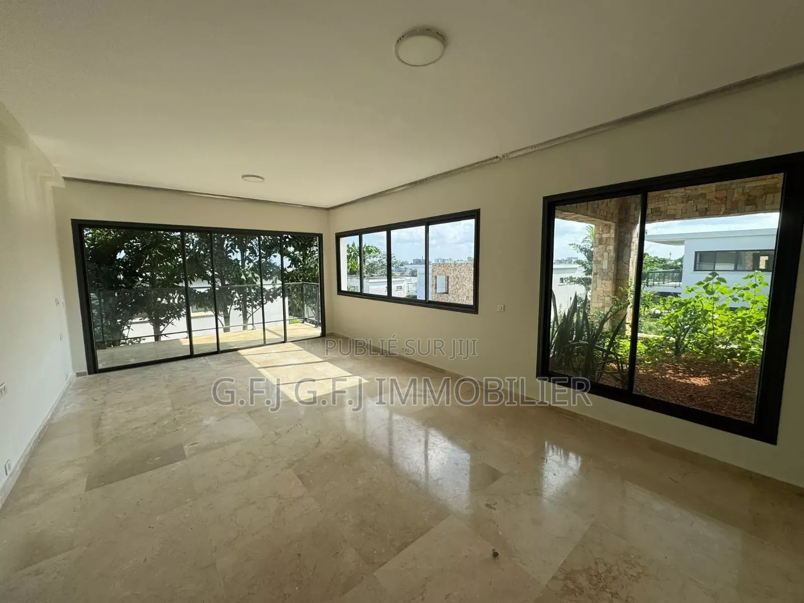 5chbre Duplex dans G.F.J Immobilier, Cocody à Vendre